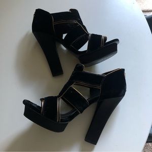 Tory Burch Carsonie Black Velvet Gold Trim High Heels  Shoes Size 9.5